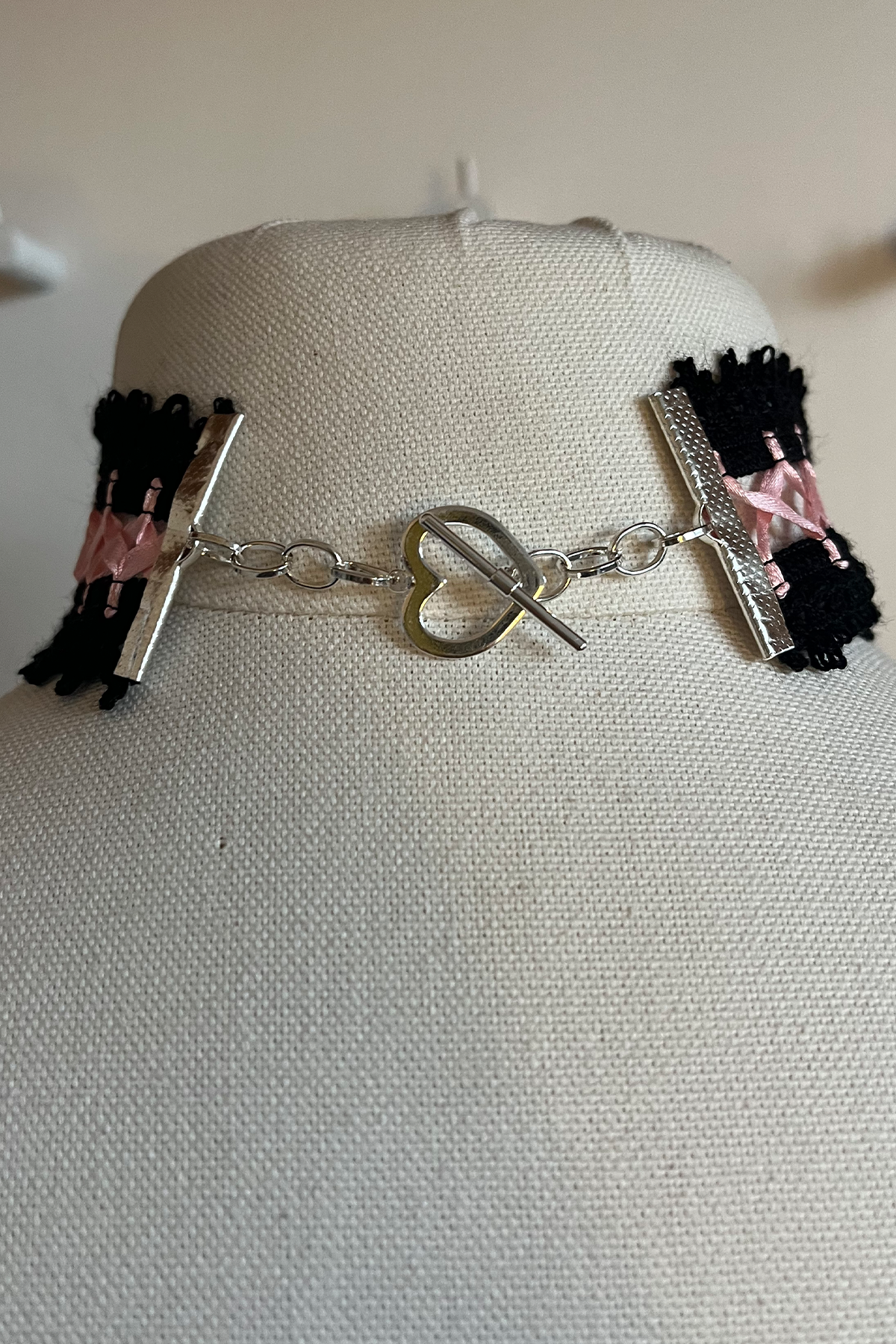 BLACK RIBBON CHOKER